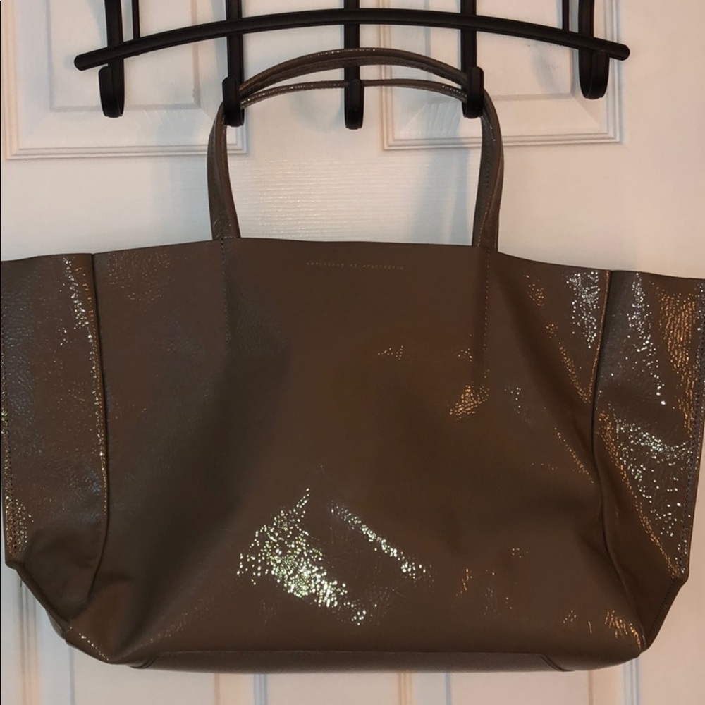 Oversized Ampersand As Apostrophe bag